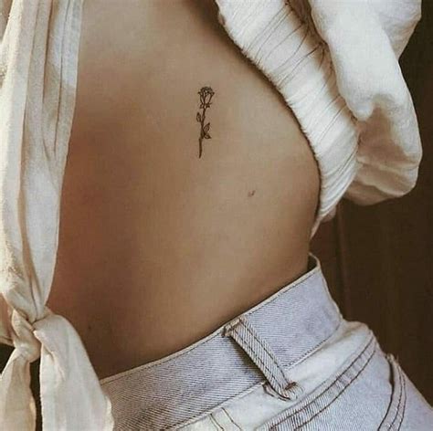 originales tatuajes en las costillas para mujer|Tatuajes femeninos costillas